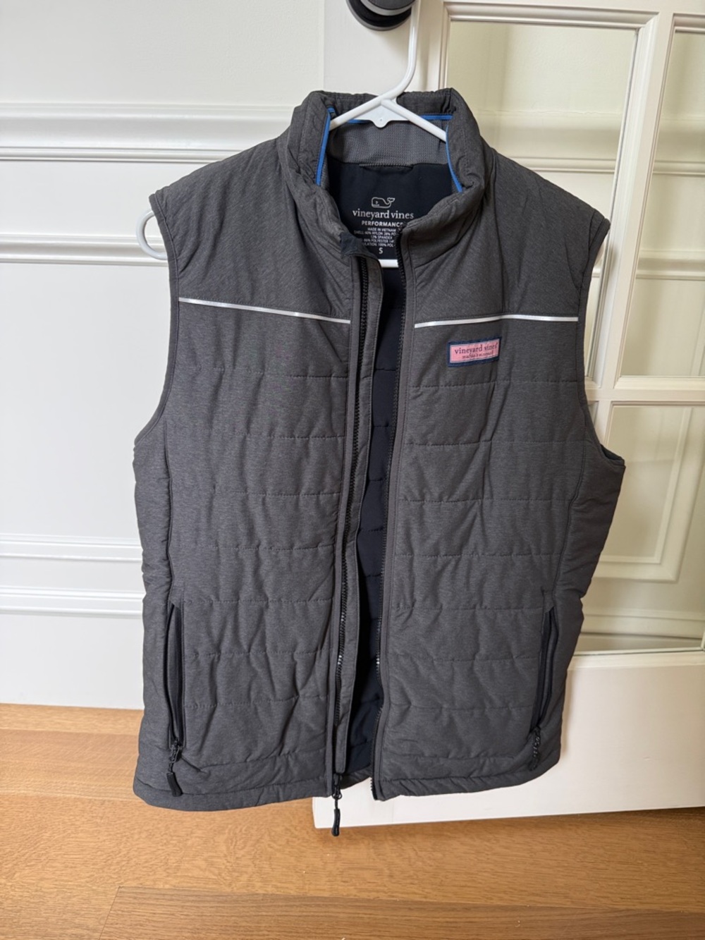 Barely used Vineyard Vines Men's Quilted Performance Vest - Charcoal Gray